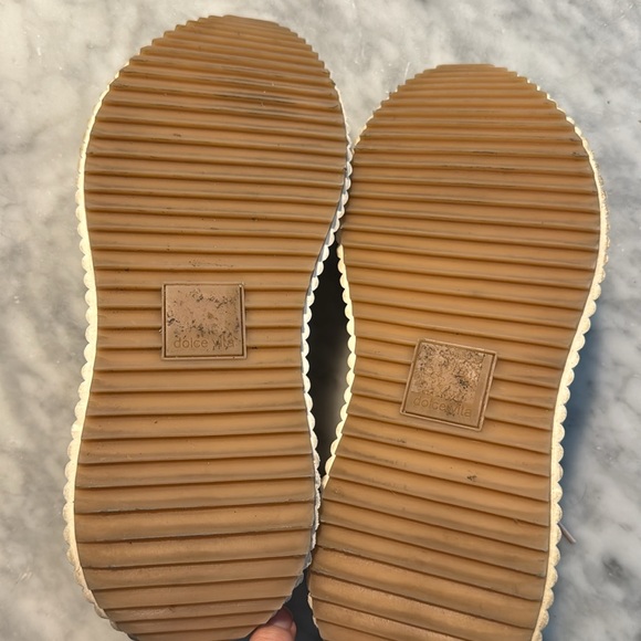 Dolce Vita Cream Sneakers - Picture 10 of 10